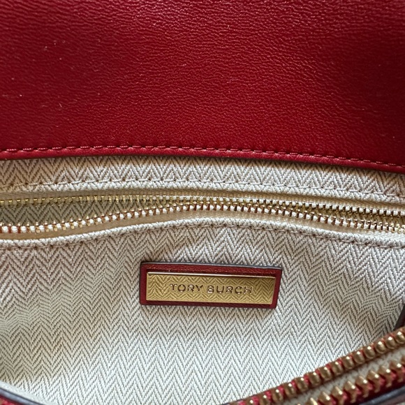 Tory Burch Kira Chevron Convertible Shoulder Bag - Picture 4 of 16